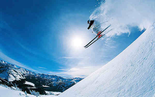 适合冬季的4大户外运动--滑雪
