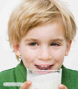 怎样辨别优质奶粉与劣质奶粉 劣质奶粉危害宝宝健康